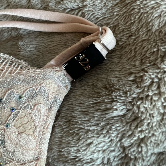 Victoria’s Secret very sexy bra - Picture 4 of 8